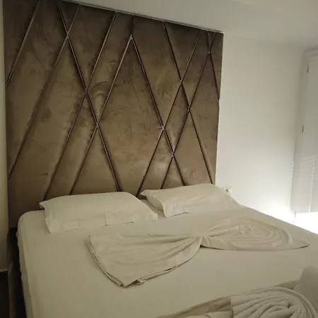 Hotel Artist *