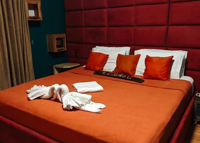 Artist * Τίρανα